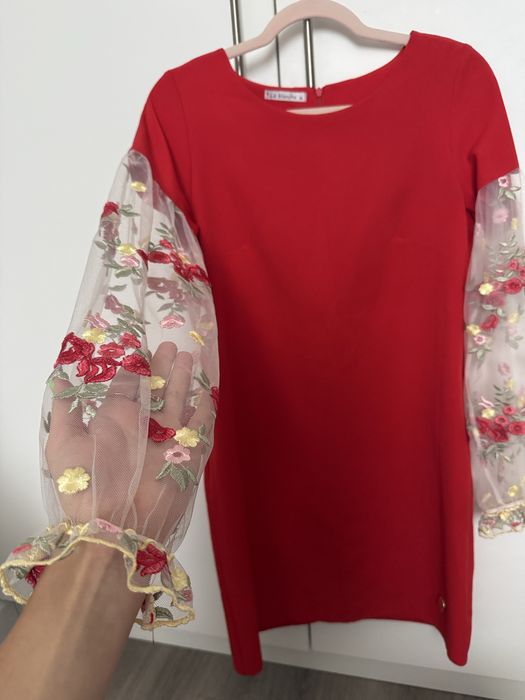 Плаття з українською вишивкою , чорне та червоне