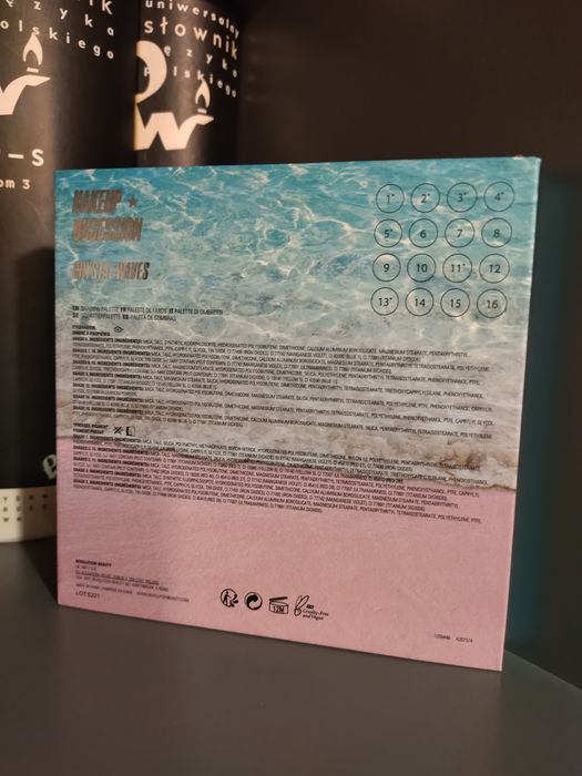Paleta cieni do powiek Crystal waves Makeup obsession