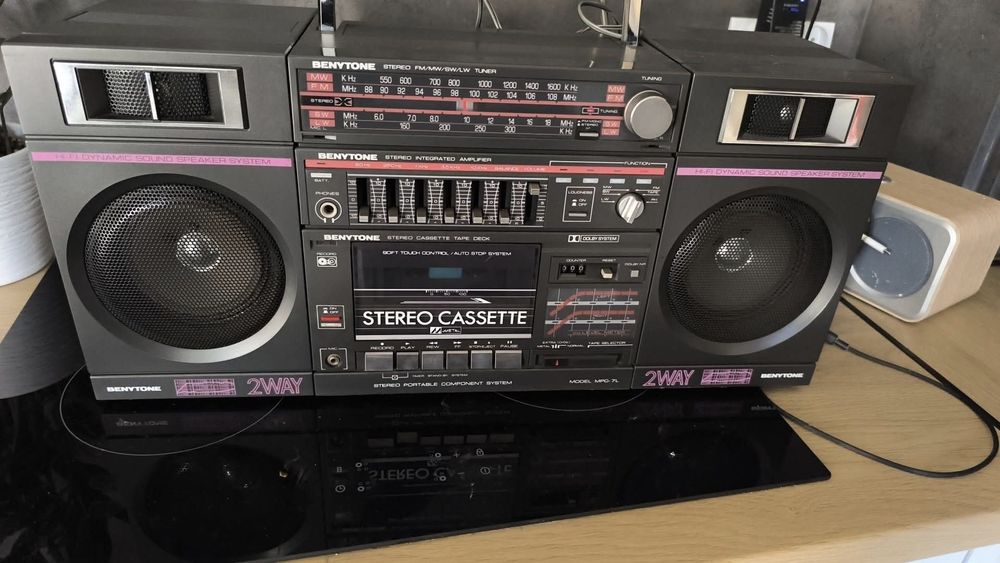 stary boombox radio