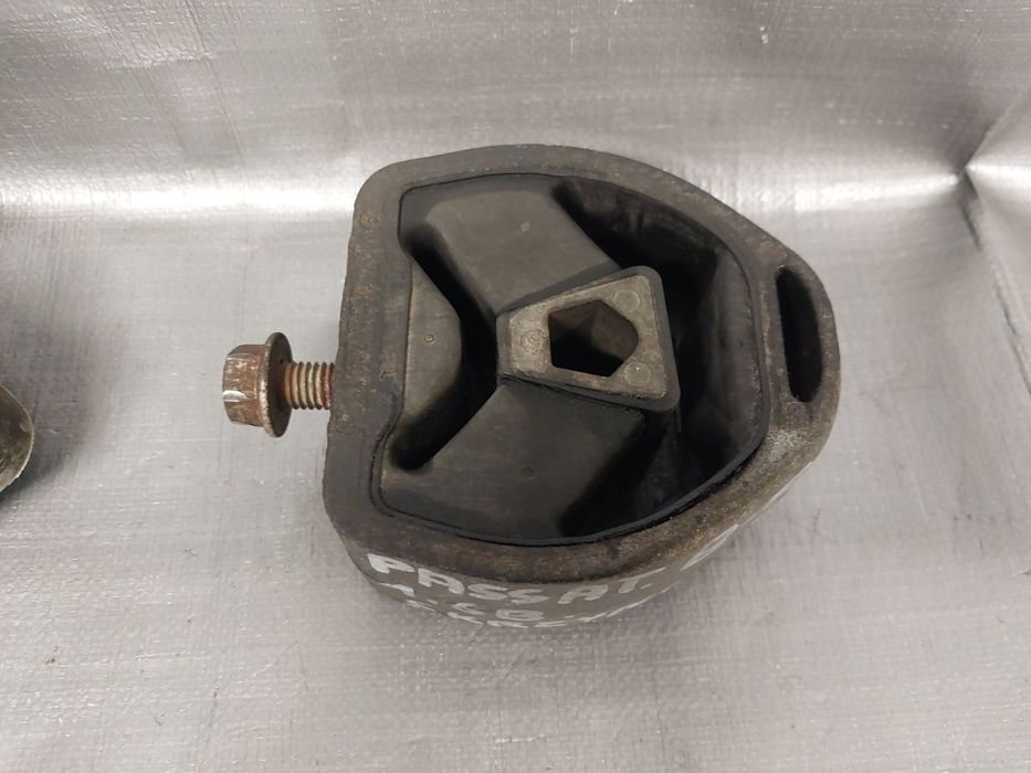KOMPLET VW Passat B5 1.6B 96-00r poduszki skrzyni biegów poduszka