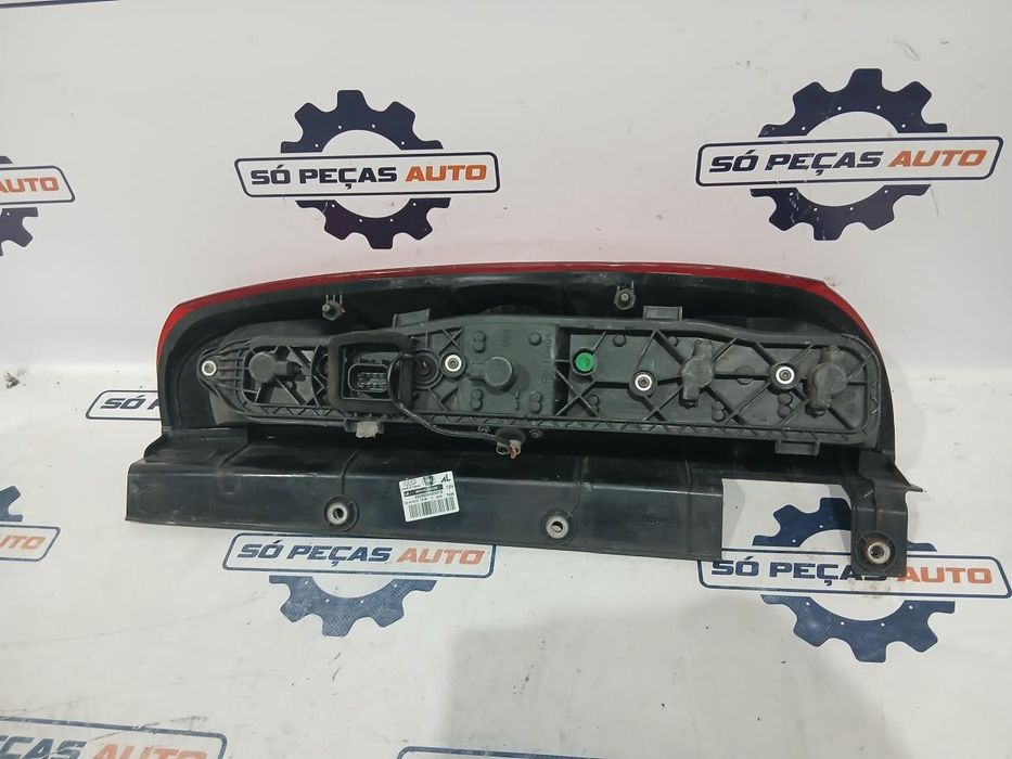 FAROLIM ESQUERDO BRANCA FIAT DOBLO II VERSAO 263 2010-2018 ANO: 2012