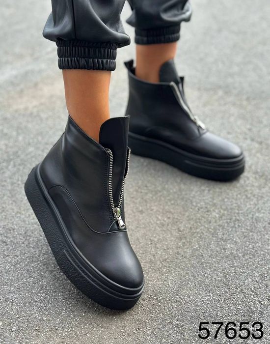 Жіночі шкіряні демісезонні черевики в кольорах