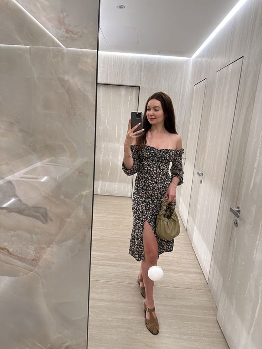Сукня в квітковий принт від Zara