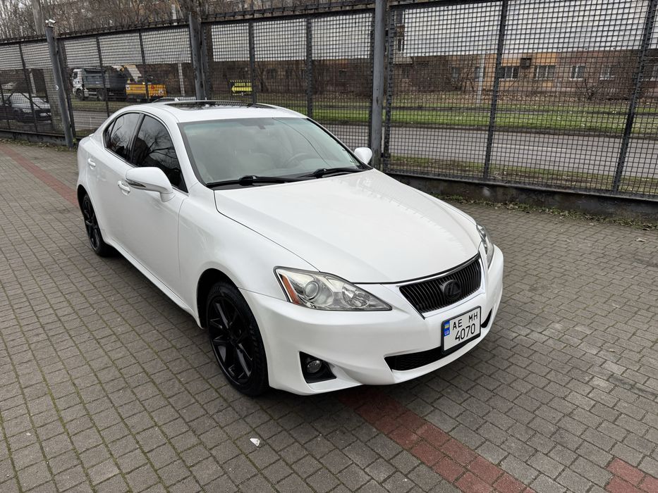 Lexus IS 2011рік пробіг 180 тис!