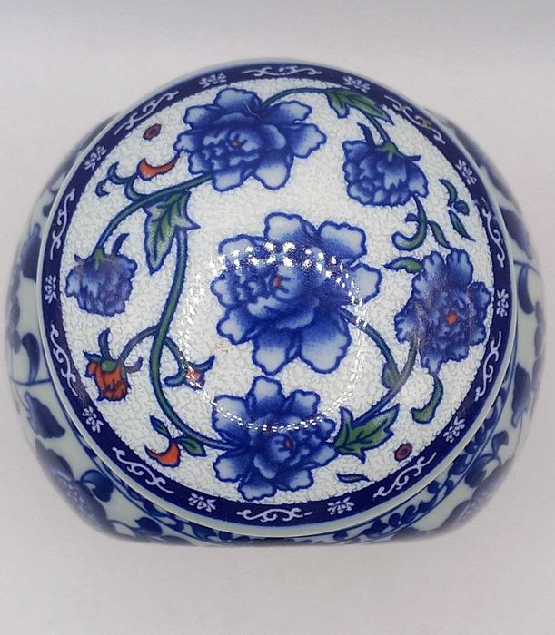 Чайниця. Банка для чаю.