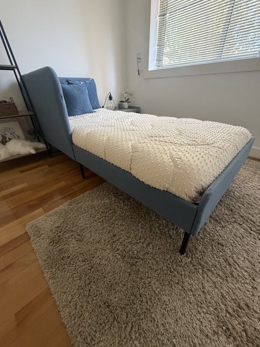 Cama e colchão 90x200
