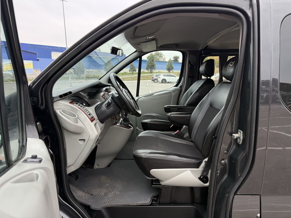 Бус Opel Vivaro 2009 Пасажир, Довга база (2.0 dCi) обмін, лізинг