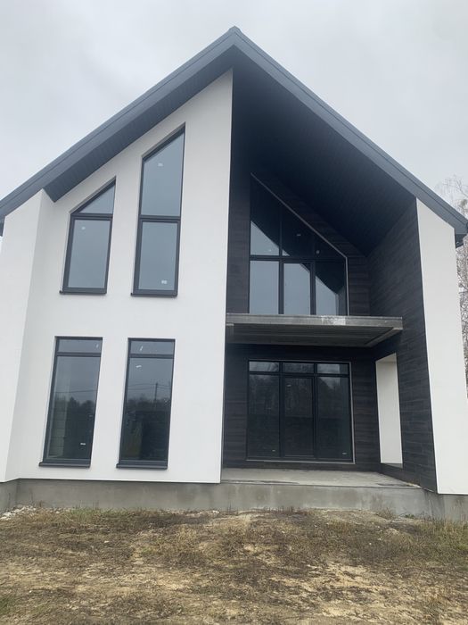 Чудовий будинок в передмісті Києва