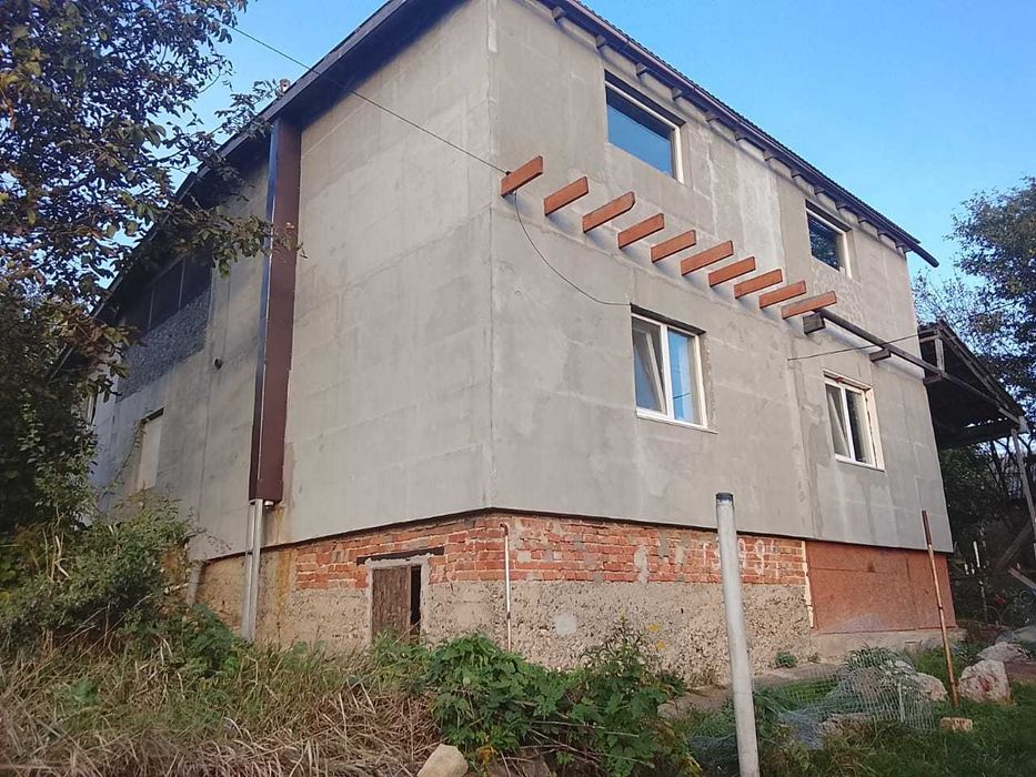 Земельна ділянка з будинком