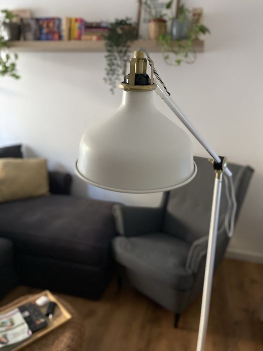 Lampa podłogowa IKEA RANARP – biała, stan bardzo dobry