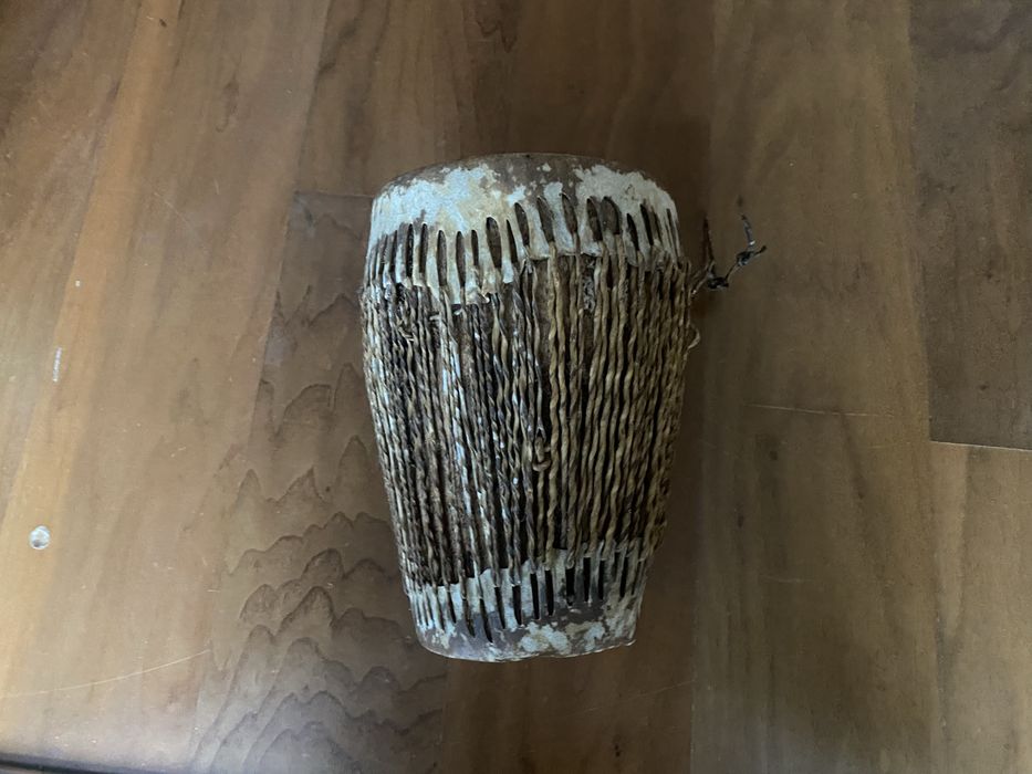 Jambé africano em pele