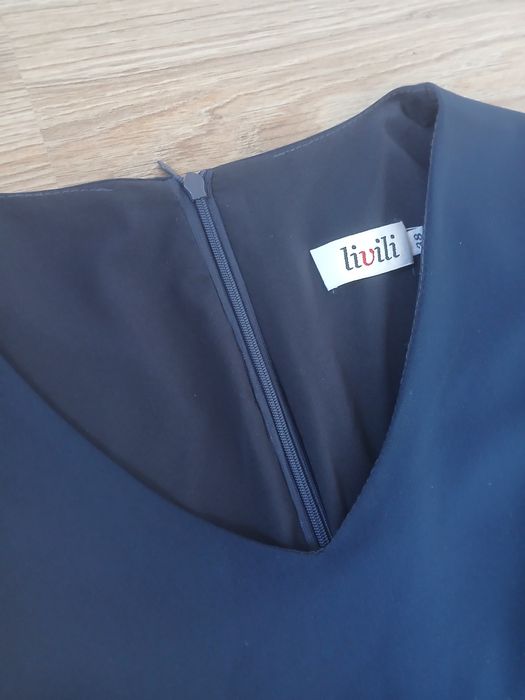 Granatowa elegancka sukienka livili r.38 z piórami