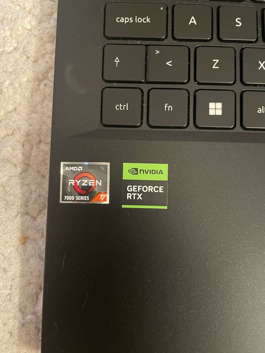 Portatil Gaming RTX 4050 / Ryzen 7 / 16gb ram/ 1TB SSD