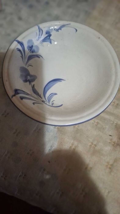 Jarrão e tigela antigo com flores em ponto pequeno
