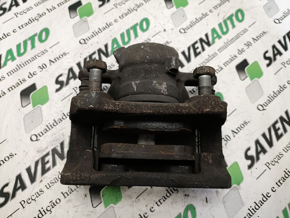 Pinça travão / maxila de travão frente esquerda RENAULT Clio IV (BH_)