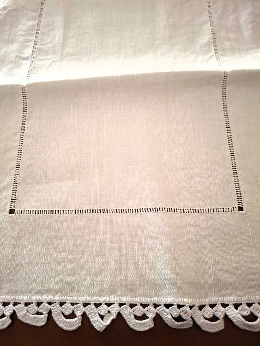 Conjunto de quarto em linho com bainha aberta