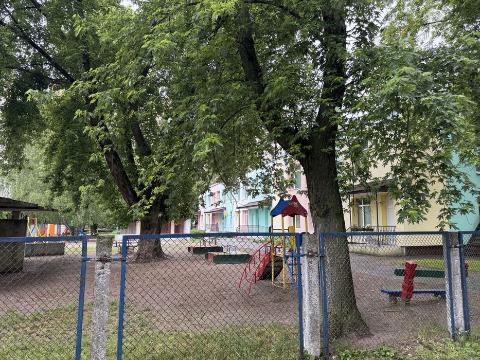 Продається велика кімната метро Шулявка 3хв пішки