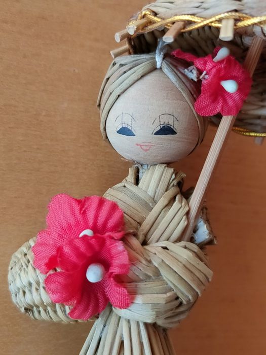 Conjunto de bonecos artesanais.