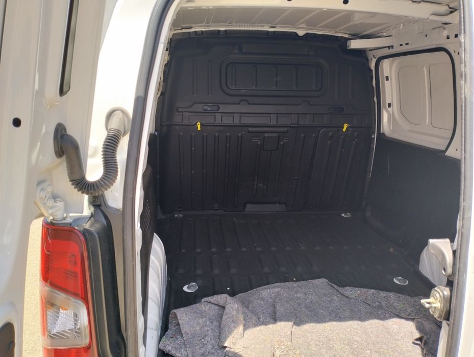 Opel Combo 2019 impecável