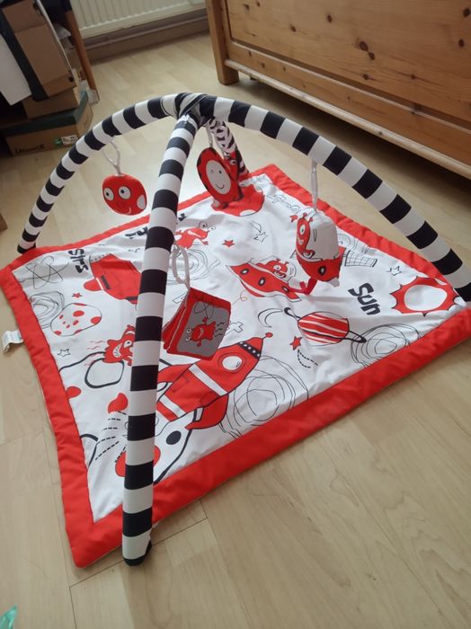 Mata kontrastowa edukacyjna dla niemowlaka