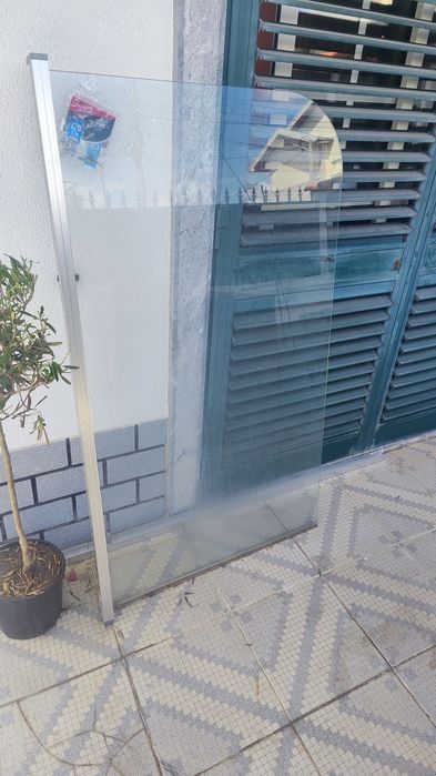 Porta resguardo de vidro para banheira (usado) em bom estado.