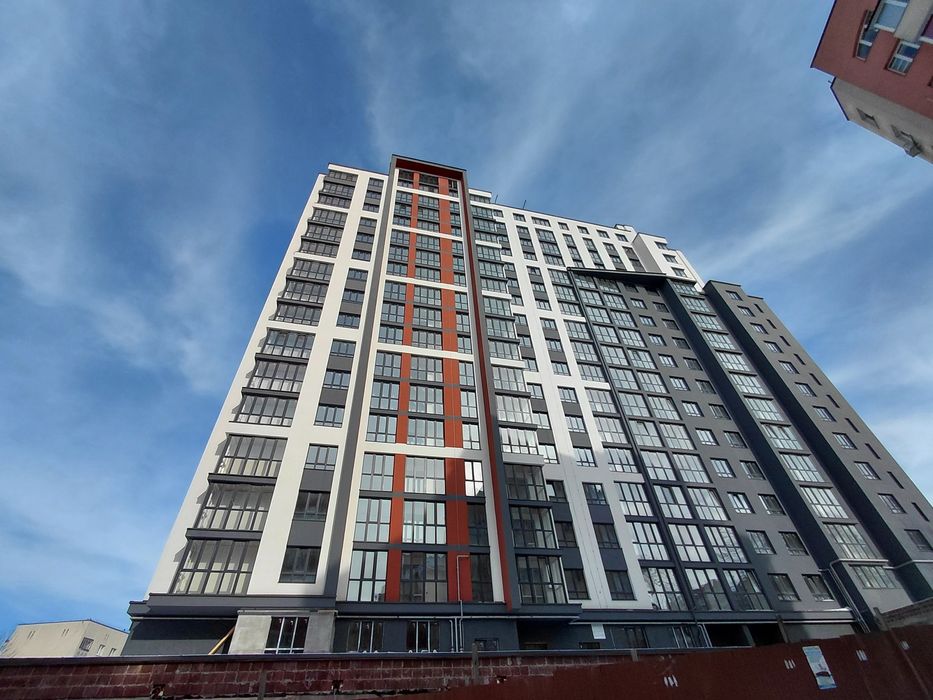 Продаж 2к квартири 71 кв. м на вул. Полковника Д. Нечая