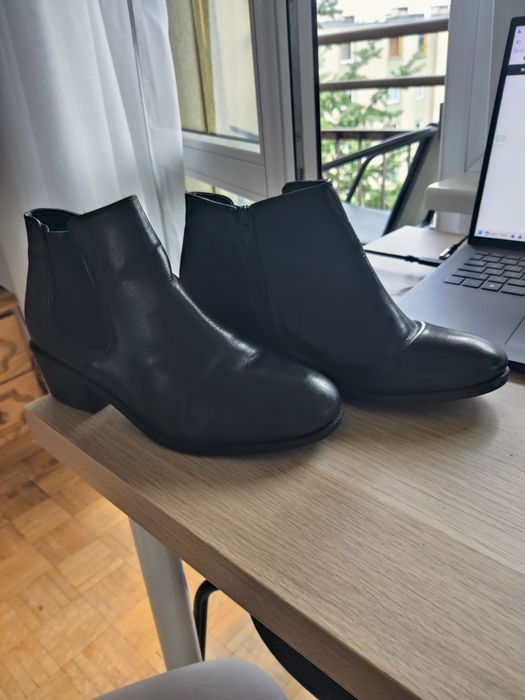 Czarne skórzane buty / botki damskie na obcasie rozmiar 38 - 38.5