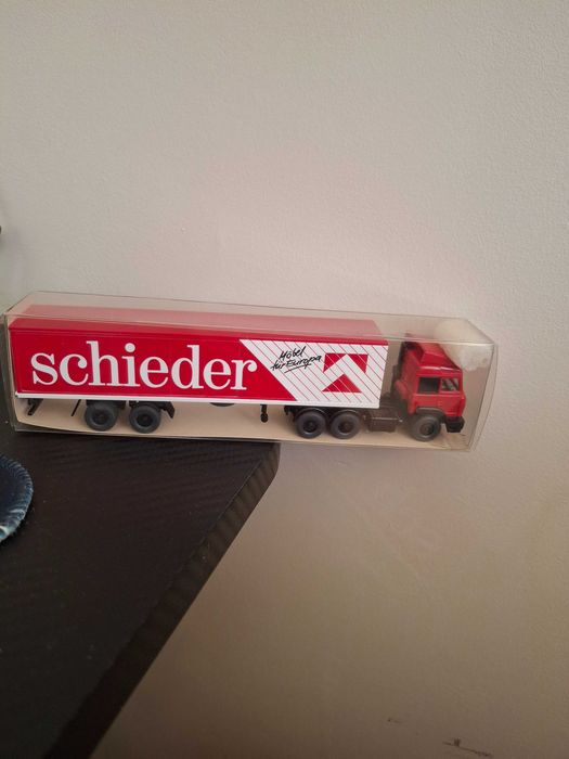 Model samochodu ciężarowego Iveco