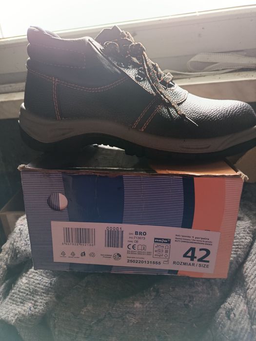 Buty robocze  roz.42 z blachą lub bez