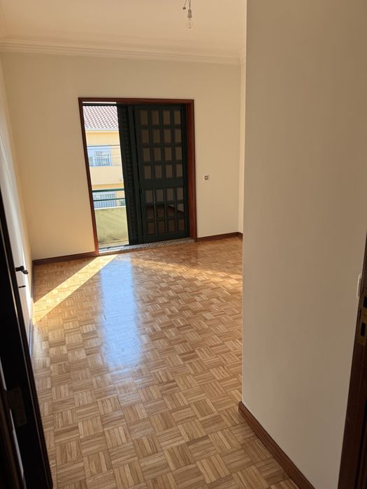 Arrendo andar moradia T2