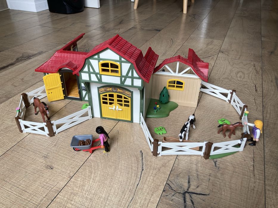 Zestaw playmobil duża stajnia