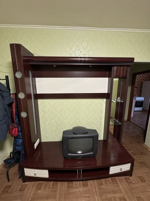 Продам тумбу / стінку під телевізор (італійська ДСП)