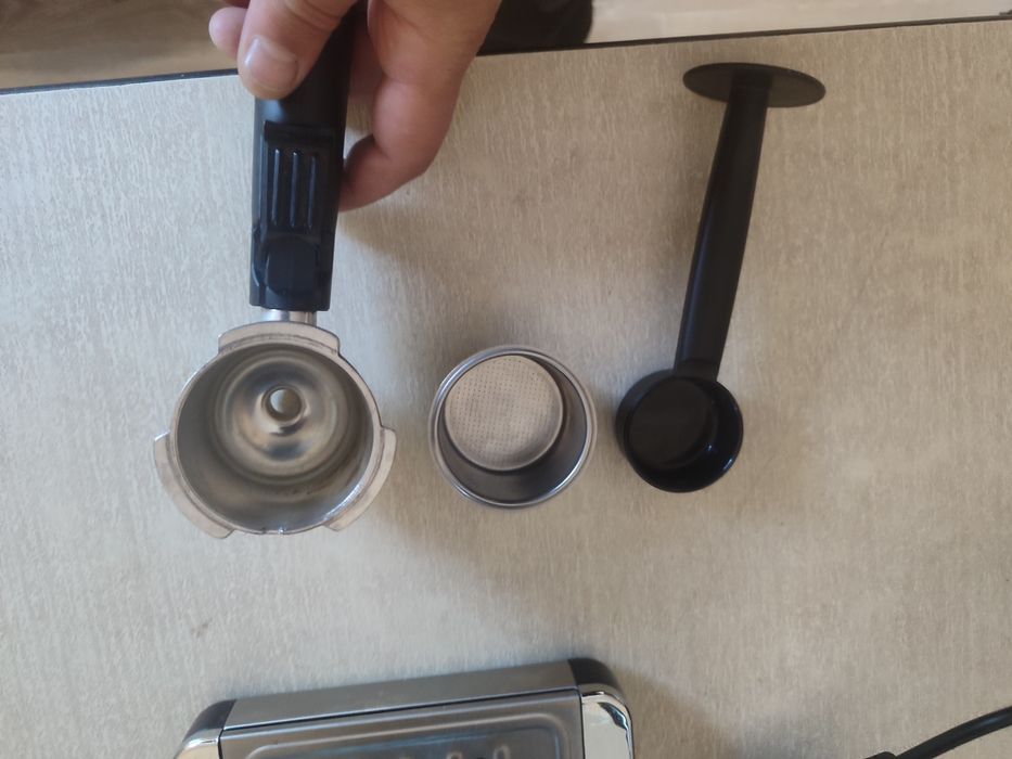 Продам еспресо-кавоварку POLARIS PCM 4006A Golden Rush.