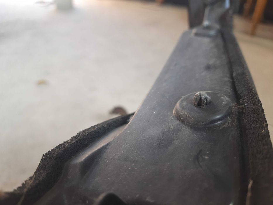 накладка правого переднего крыла Тойота Авенсіс т27 53827-05010