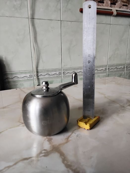 Продам машинку для помола-- Ручная мельница