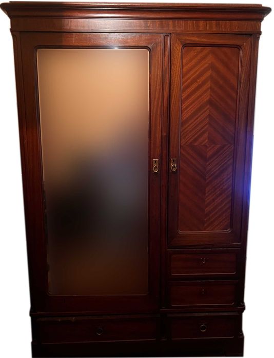 Oryginalna szafa z okresu wojennego – lite drewno,