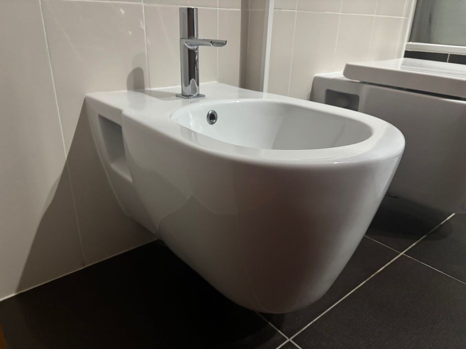 Bidé suspenso Creavit semi-novo