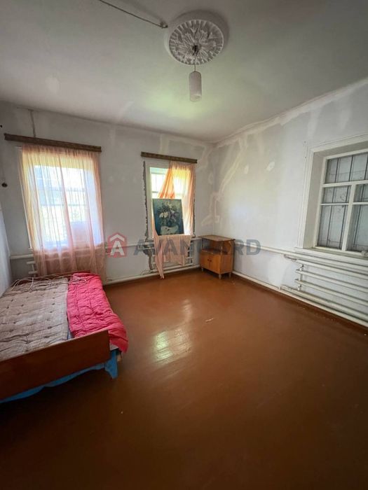 Продаж великого будинку в Карнаухівці
