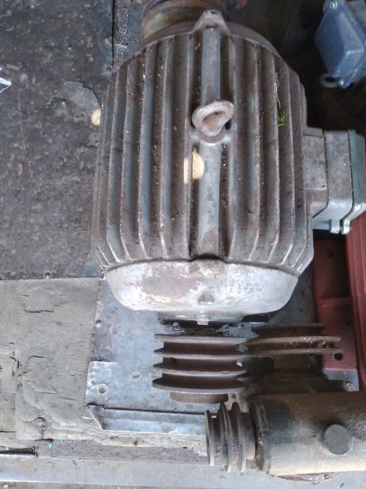 Электродвигатель 13 кВт 2880 оборотов.