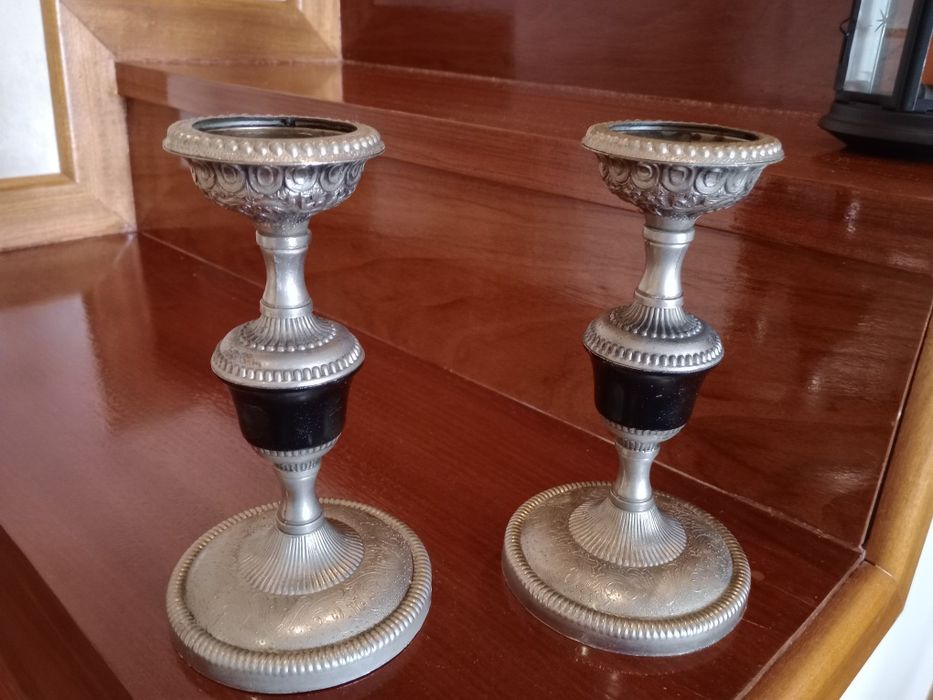 Selling 2 antique candlesticks424680947104491521