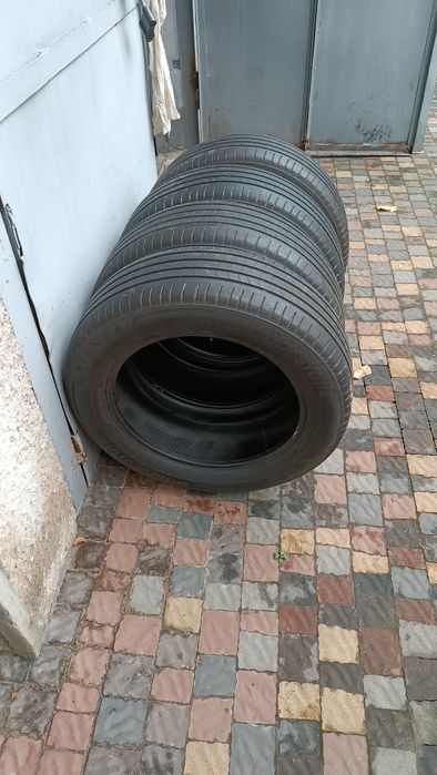 Продам шини R18.