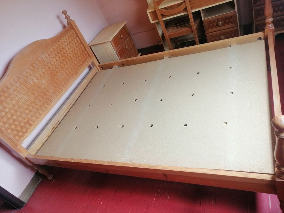 Cama madeira 1,40 x 1, 88m