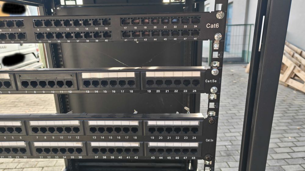 Szafa RACK 19" 15U 600 x 800 x 600  (S x W x G)