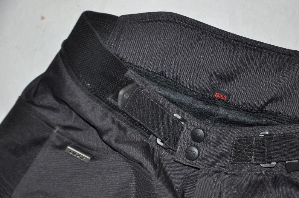 Літній мото костюм Buse 
В гарному стані без нюансів та запаху 
Повний