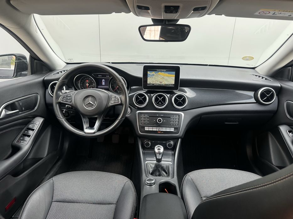 Mercedes CLA 180d 2017  com garantia