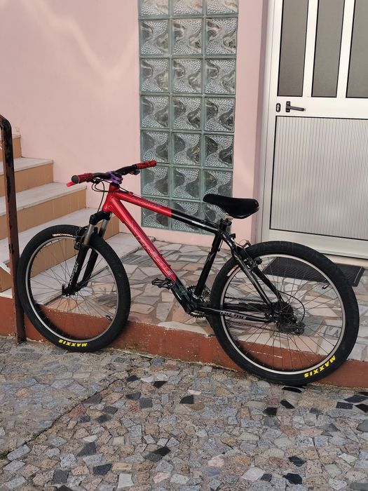 Bicicleta de grau  prime vermelha