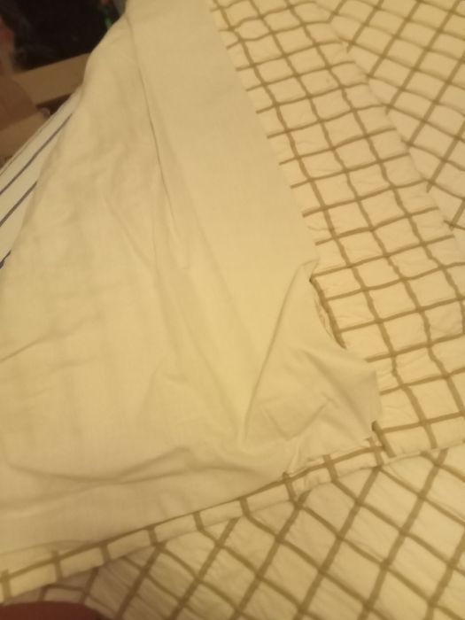 Cabeceira de cama e cortinados