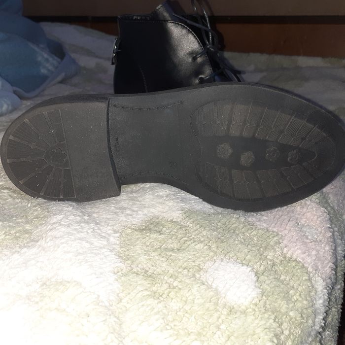 Продам женские весенне- осенние ботиночки. Супер качество, кожа , 37 р