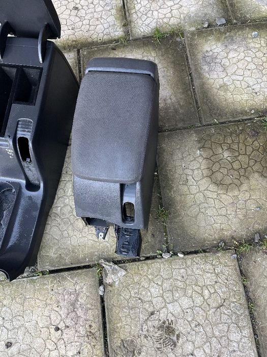 Підлокітнік. Пасат В5+ шкода А5 гольф 5 гольф 5+ дефектор  гольф 5+