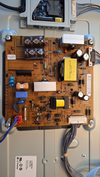 Fonte alimentação LG impecável